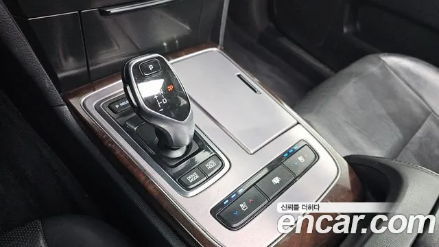 Hyundai Equus 2015 — фото 9