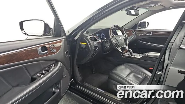 Hyundai Equus 2015 — фото 11