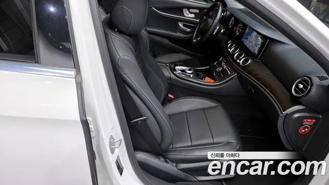 Mercedes-Benz E-Class 2018 — фото 12