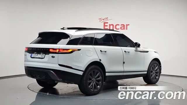 Land Rover Range Rover Velar 2023 — фото 2