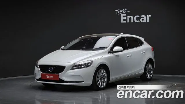 Volvo V40 2015 — фото 1