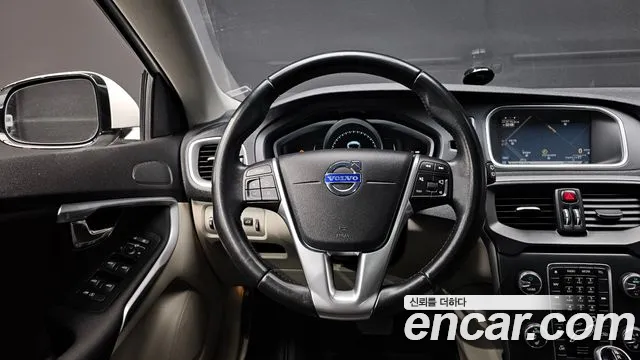 Volvo V40 2015 — фото 13