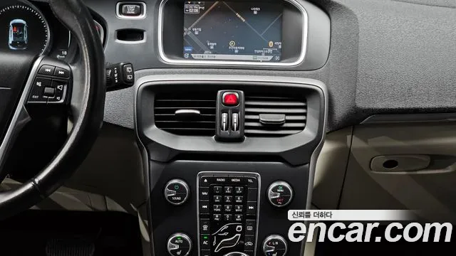 Volvo V40 2015 — фото 14