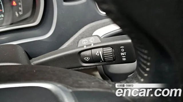 Volvo V40 2015 — фото 18