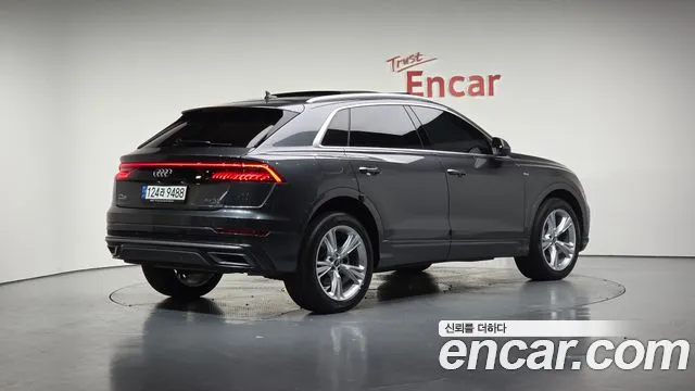 Audi Q8 2023 — фото 1
