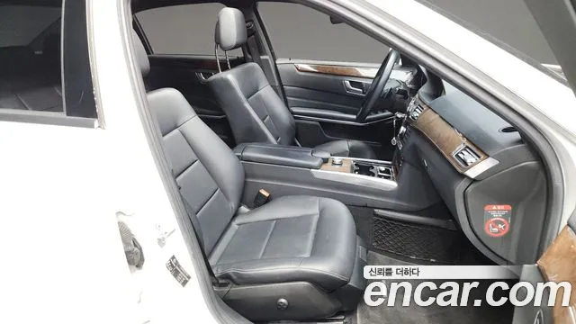 Mercedes-Benz E-Class 2014 — фото 11