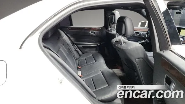 Mercedes-Benz E-Class 2014 — фото 12
