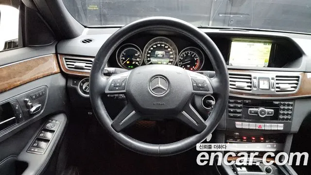 Mercedes-Benz E-Class 2014 — фото 13