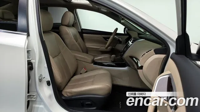 Nissan Altima 2016 — фото 10