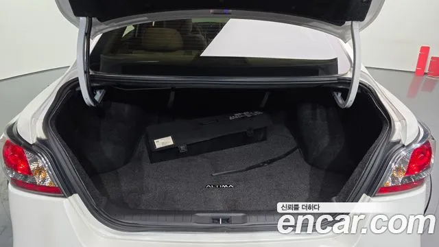 Nissan Altima 2016 — фото 20