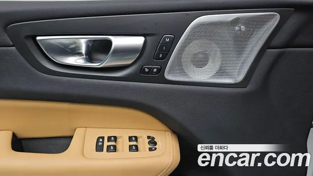 Volvo XC60 2024 — фото 12