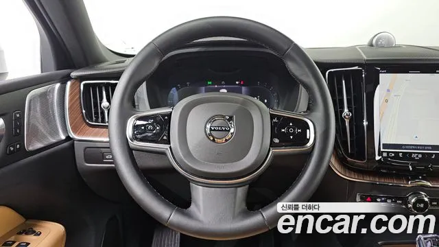 Volvo XC60 2024 — фото 14