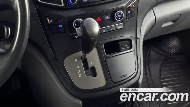 Hyundai Starex 2017 — фото 9