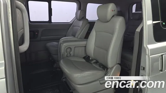 Hyundai Starex 2017 — фото 12