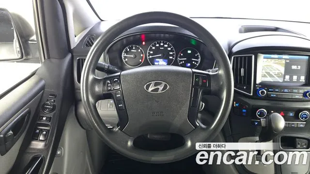 Hyundai Starex 2017 — фото 13