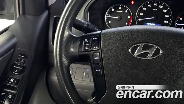 Hyundai Starex 2017 — фото 14