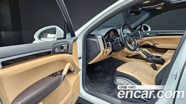Porsche Cayenne 2016 — фото 11