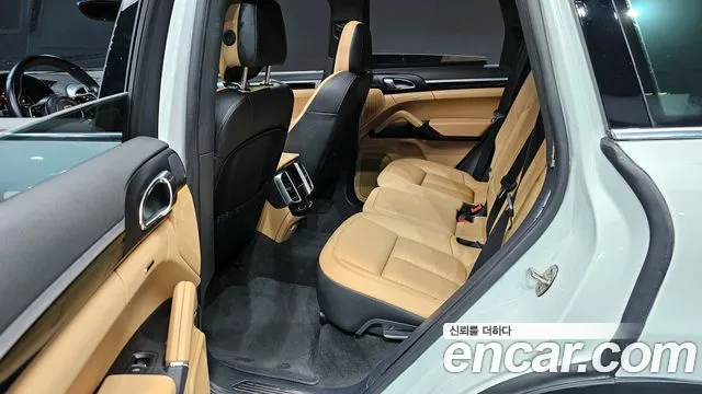 Porsche Cayenne 2016 — фото 12