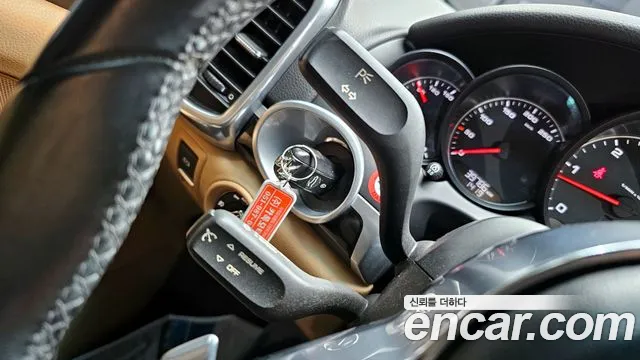 Porsche Cayenne 2016 — фото 19