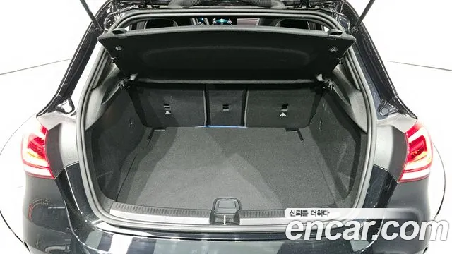Mercedes-Benz A-Class 2022 — фото 20