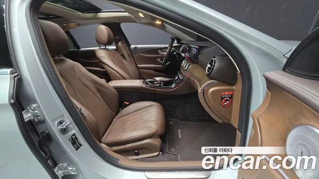 Mercedes-Benz E-Class 2019 — фото 11