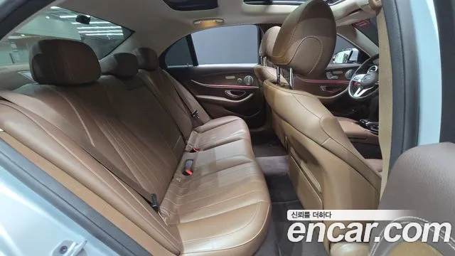 Mercedes-Benz E-Class 2019 — фото 12