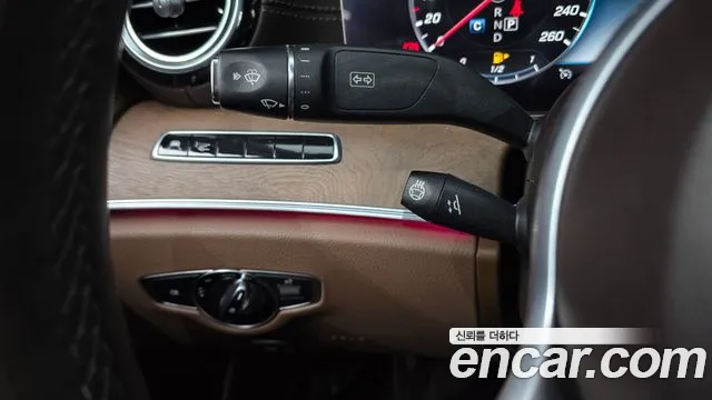 Mercedes-Benz E-Class 2019 — фото 18