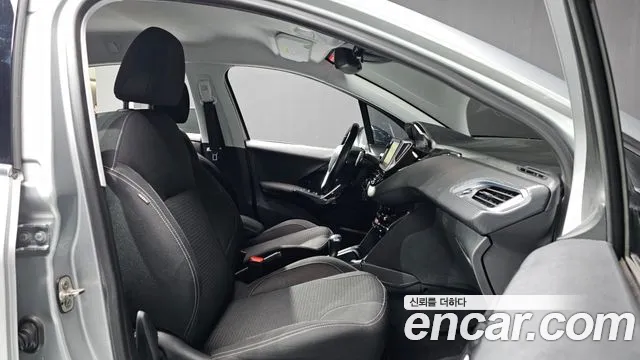 Peugeot 208 2019 — фото 11