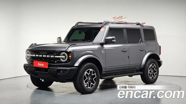 Ford Bronco 2022 — фото 1