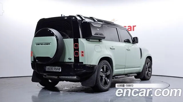 Land Rover Defender 2023 — фото 2