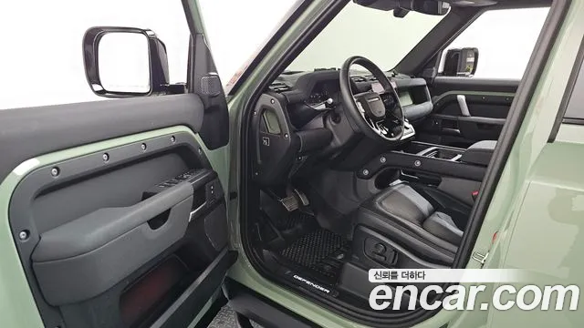 Land Rover Defender 2023 — фото 10