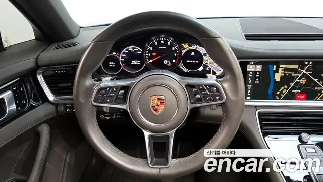Porsche Panamera 2018 — фото 13