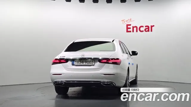 Mercedes-Benz E-Class 2021 — фото 4