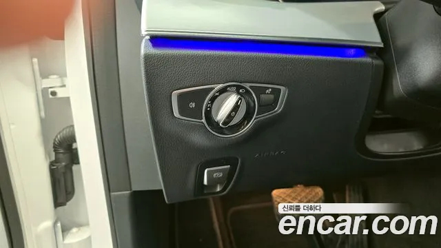 Mercedes-Benz E-Class 2021 — фото 15
