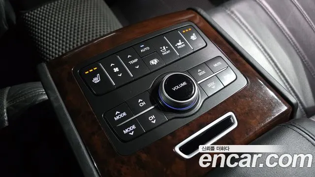 Hyundai Equus 2012 — фото 19