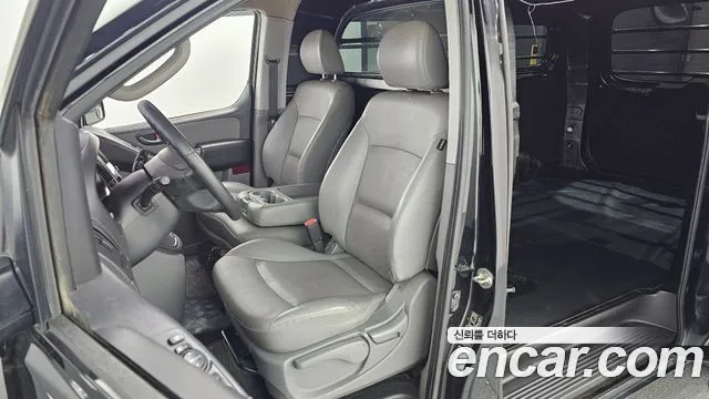 Hyundai Starex 2019 — фото 10