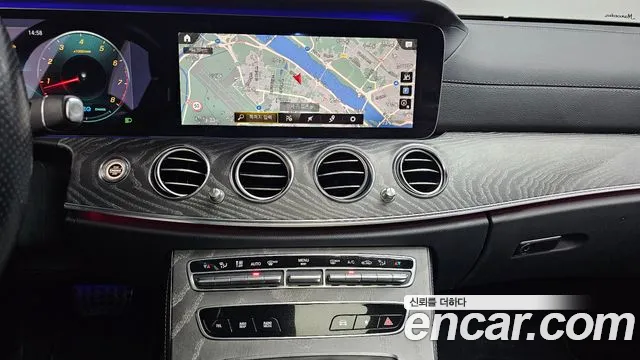 Mercedes-Benz E-Class 2021 — фото 14