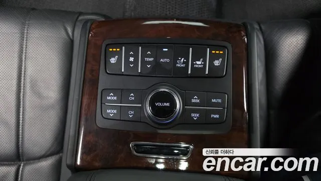 Hyundai Equus 2010 — фото 18