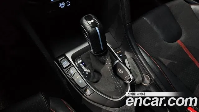 Hyundai Veloster 2018 — фото 9