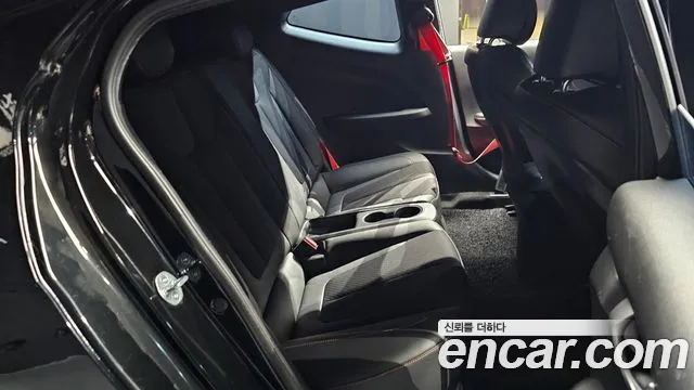 Hyundai Veloster 2018 — фото 12