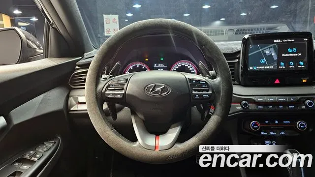 Hyundai Veloster 2018 — фото 13