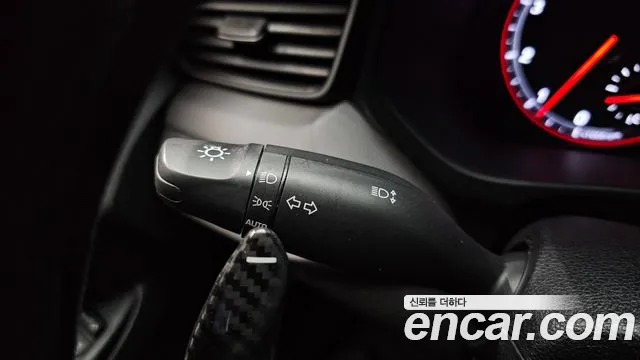 Hyundai Veloster 2018 — фото 17