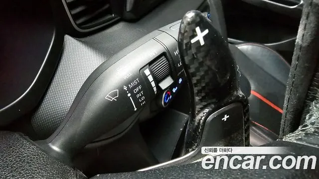 Hyundai Veloster 2018 — фото 18