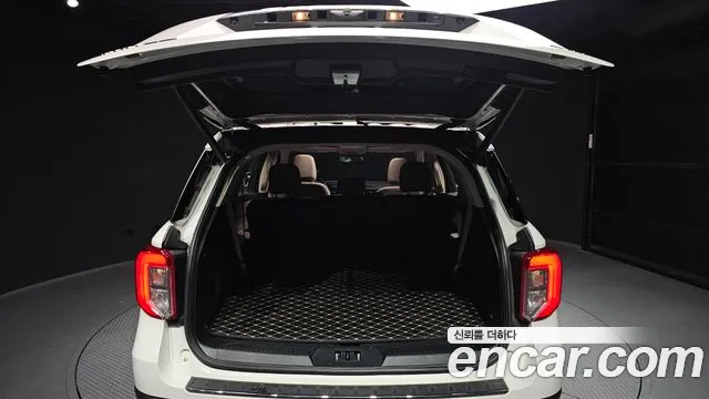Ford Explorer 2021 — фото 20
