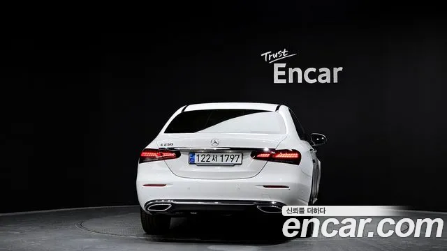 Mercedes-Benz E-Class 2023 — фото 4