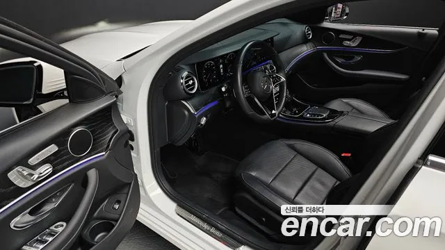 Mercedes-Benz E-Class 2023 — фото 11