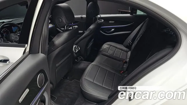 Mercedes-Benz E-Class 2023 — фото 12