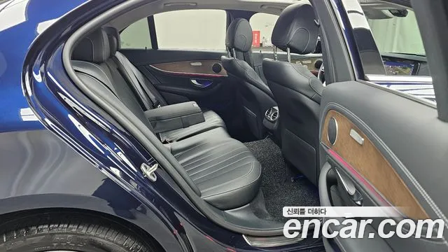 Mercedes-Benz E-Class 2020 — фото 12