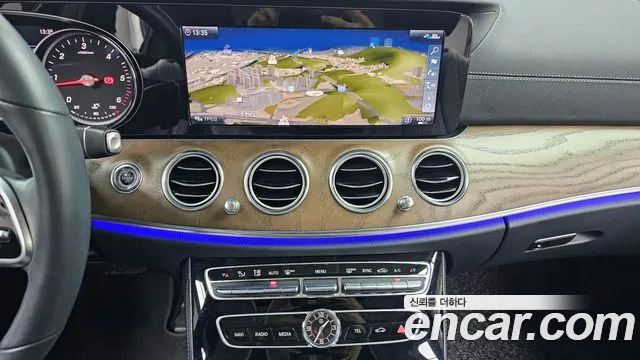 Mercedes-Benz E-Class 2020 — фото 14
