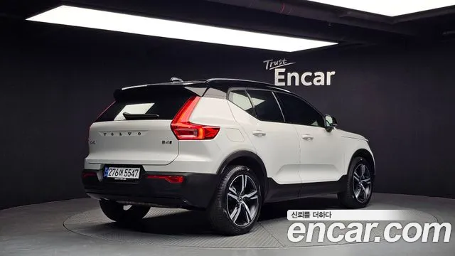 Volvo XC40 2021 — фото 2